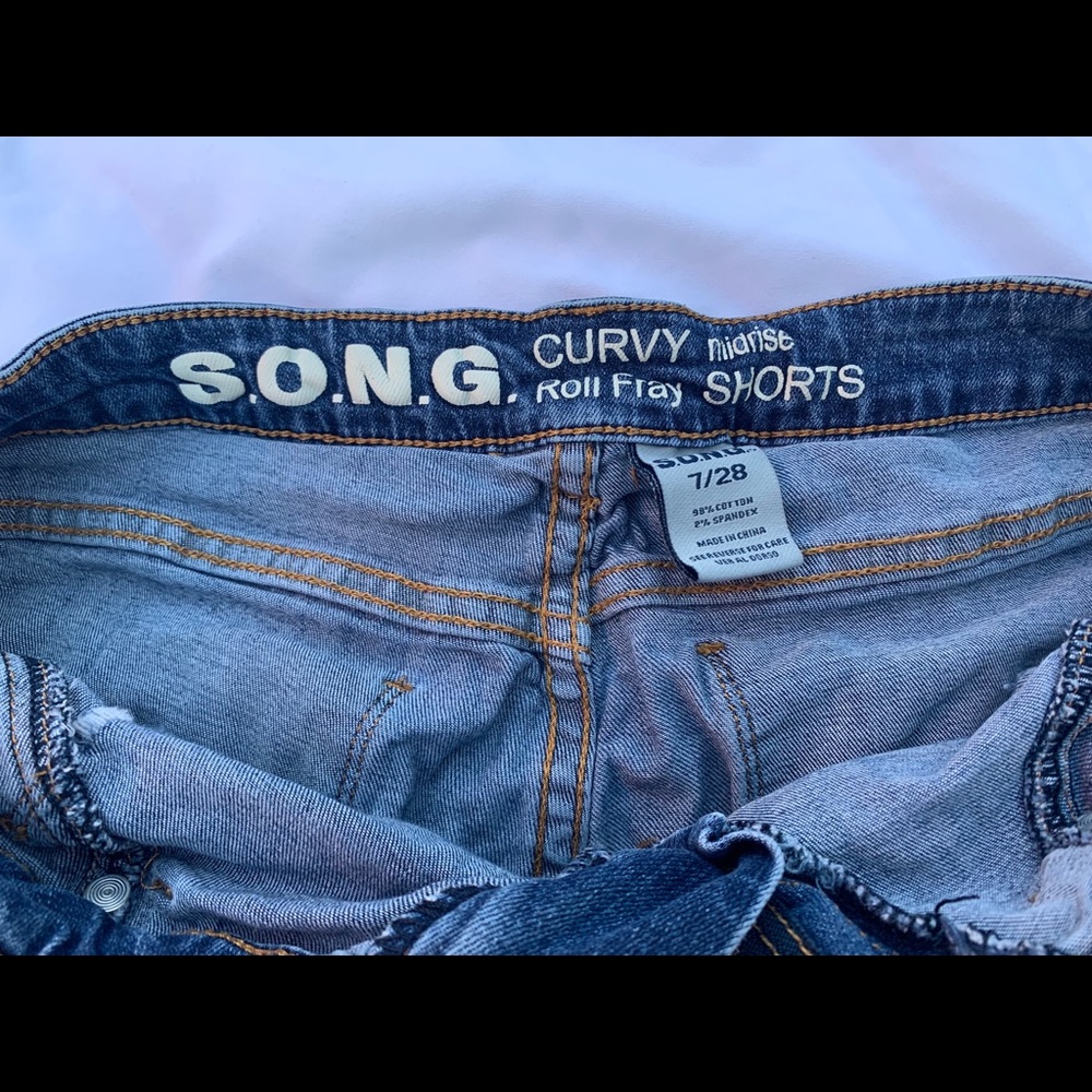 Shorts - Picture 3 of 6